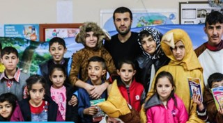 Bitlis Belediyesi’nden köy çocuklarına tiyatro ziyafeti