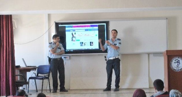 Ahlat'ta öğrencilere güvenli internet konferansı verildi