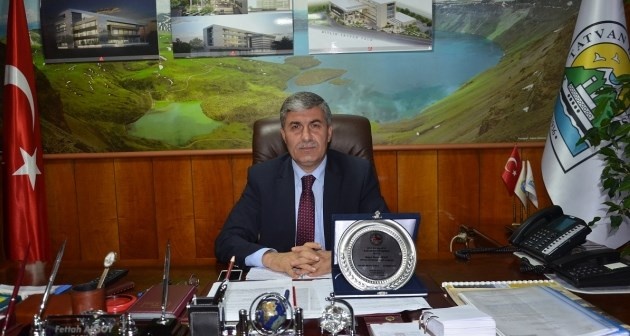 Başkan Aksoy, Yılın En Başarılı İlçe Belediye Başkanı Ödülüne Layık Görüldü