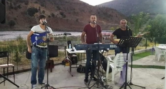 Kürtçe türkü söyleyen 3 müzisyen gözaltına alındı