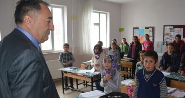 Tatvan Milli Eğitim Müdürü Yüzer'den köy okullarına ziyaret