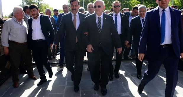 TBMM Başkanı İsmail Kahraman eski bakan Ergezen'in eşi cenazesine katıldı