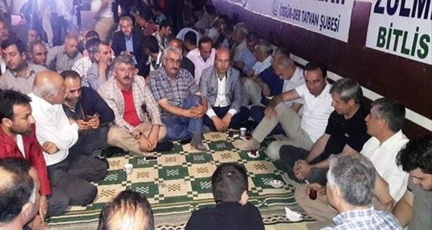 Vali Çınar Tatvan’da demokrasi nöbetine katıldı