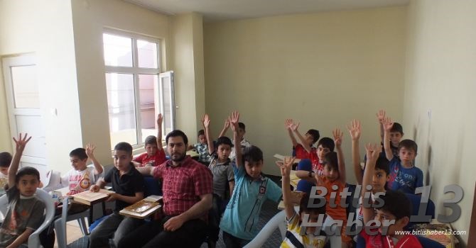 Tatvan Özgür Der şubesi kız ve erkek öğrencilere yönelik Kur’an’ı Kerim kursları açtı.