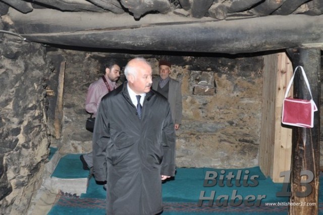Bitlis Valisi Orhan Öztürk, Hizan ilçesine bağlı Nurs köyünü ziyaret ederek çeşitli incelemelerde bulundu. 