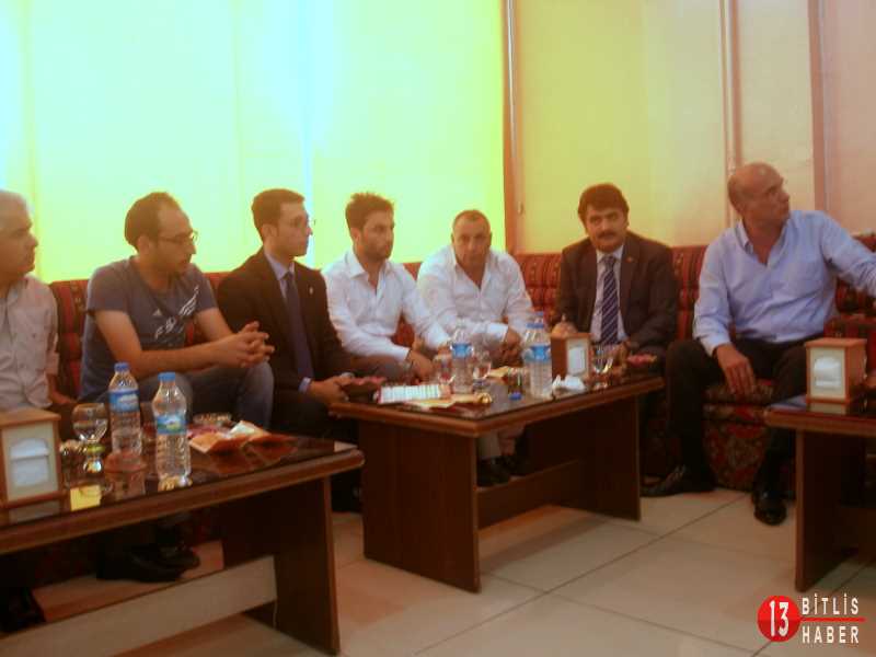 Cumhuriyet Halk Partisinin sekiz milletvekili ile birlikte İzmir Milletvekili Oğuz Oyan’ın başkanlığında Beşminare Akademi Fikir ve Düşünce Topluluğu’nu ziyaret ettiler.