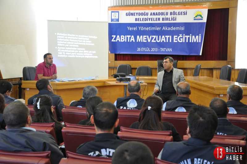 Tatvan Belediyesi ve GABB Yerel Yönetimler Akademisi ortaklığıyla belediye zabıta birimi personeline mesleki eğitim semineri verildi. 