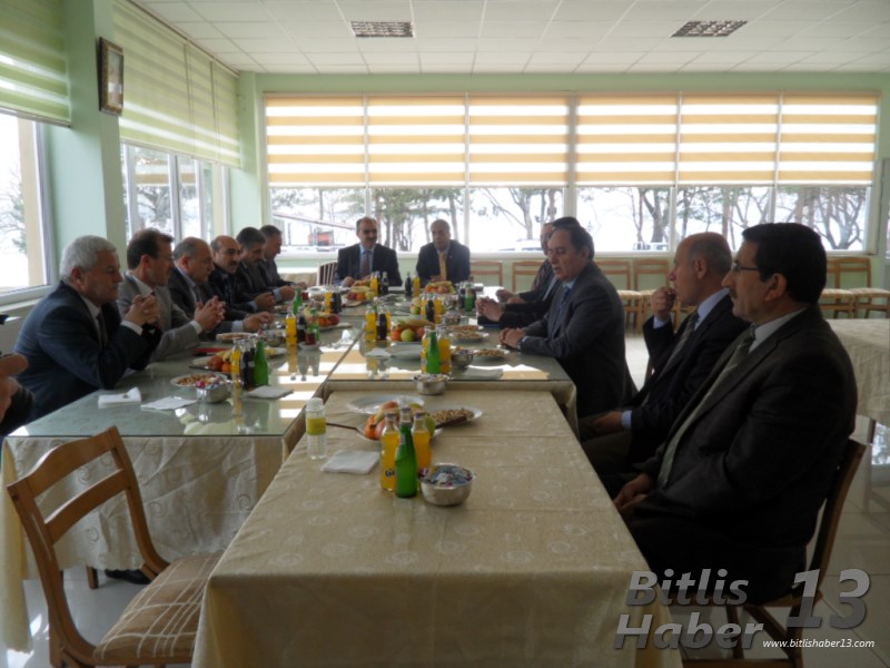 2014-2015 Eğitim Öğretim yılı değerlendirme toplantısı Bitlis İl Milli Eğitim Müdürü Sn. Mürteza Oğur başkanlığında Ahlat’ta yapıldı.