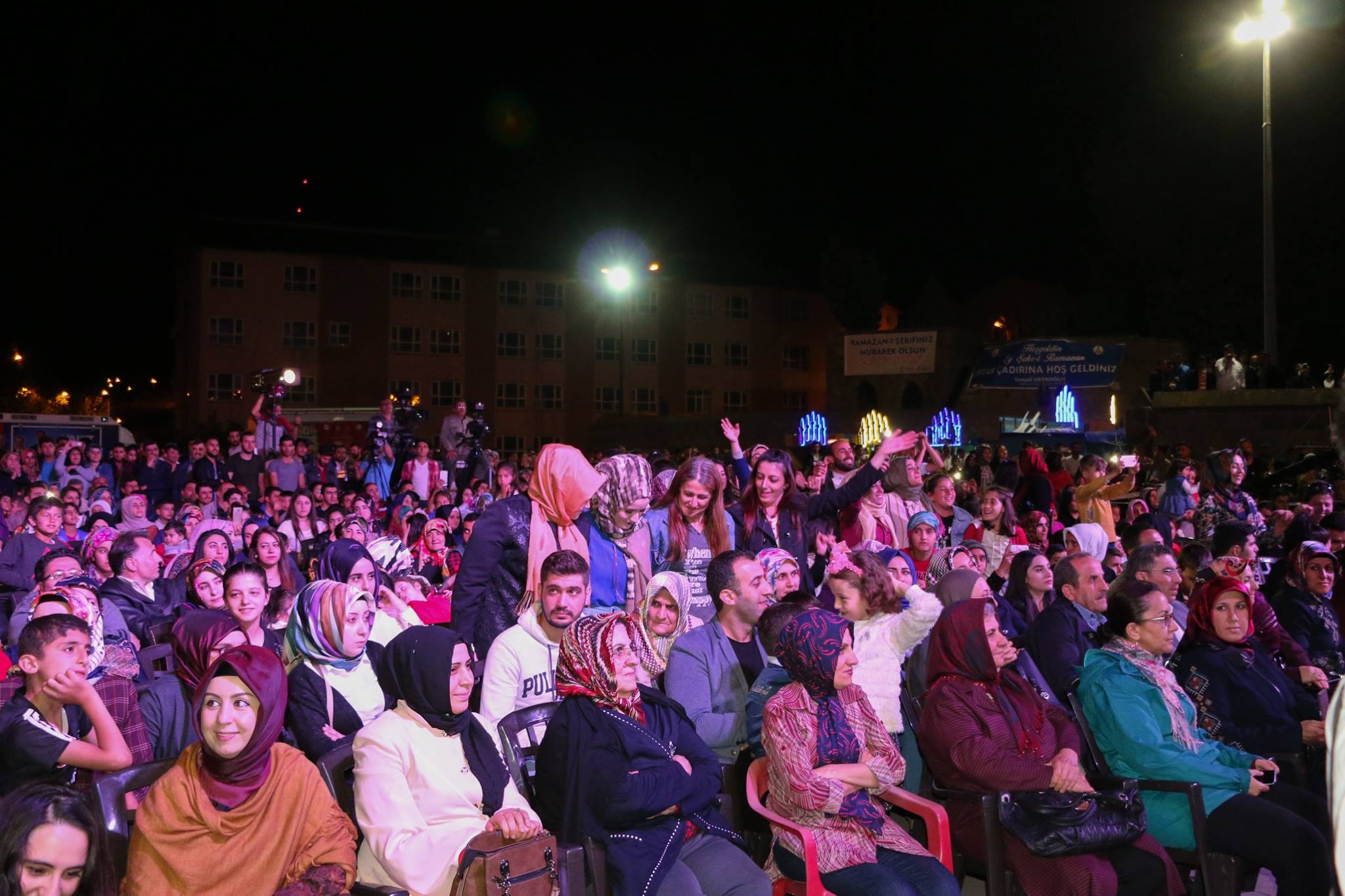 Bitlis Belediyesi tarafından düzenlenen ramazan etkinlikleri kapsamında, Berdan Mardini kentte konser verdi.
