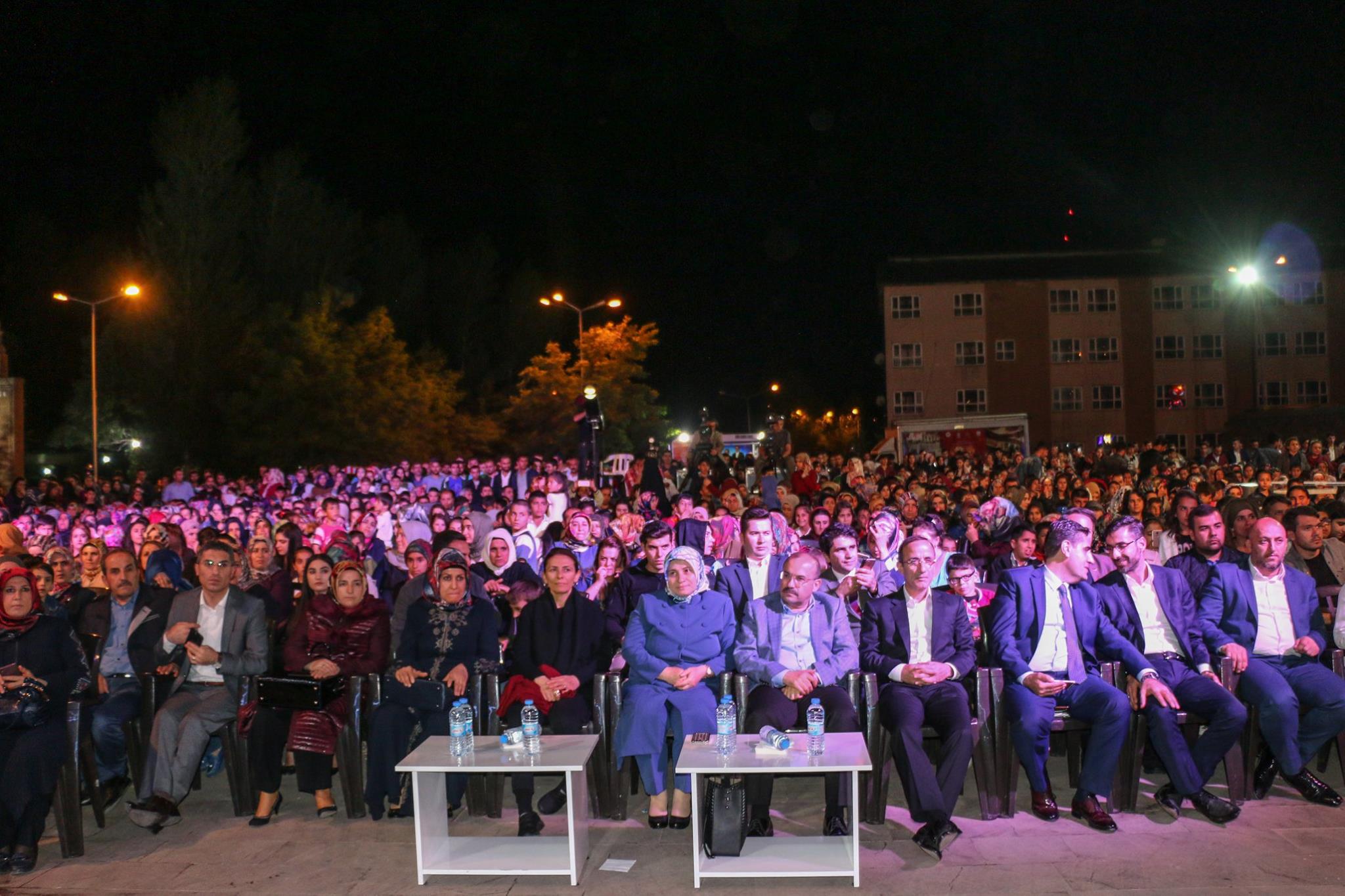 Bitlis Belediyesi tarafından düzenlenen ramazan etkinlikleri kapsamında, Berdan Mardini kentte konser verdi.
