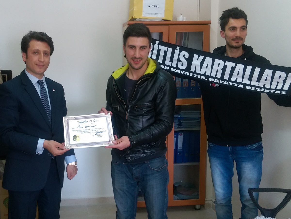 Bitlis Beşiktaşlı Taraftarlar Derneği yönetim kurulu üyeleri, Bitlis Beşminare Düşünce Akademisi Yönetim Kurulu Başkanı Serdar Durer'i ziyaret etti.