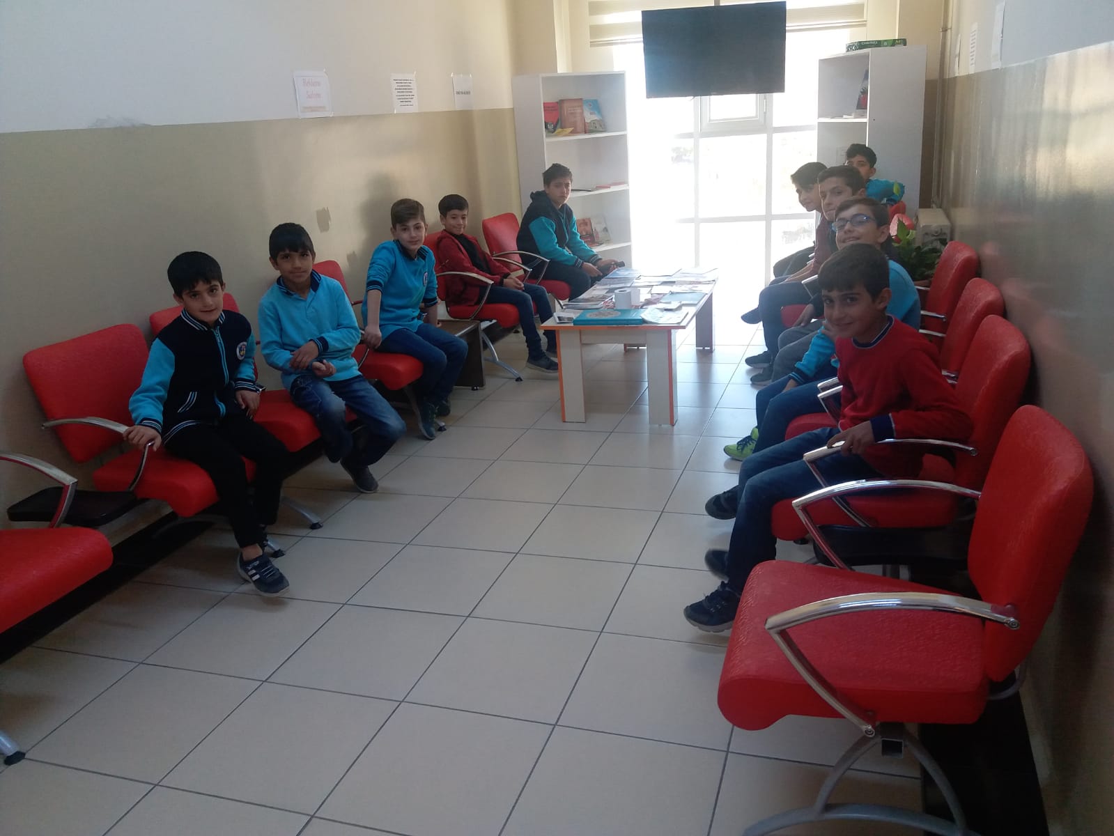 Bitlis Mesleki Eğitim Merkezince yapılan Kalfalık- Ustalık sınavında, Bitlis Feyzullah Ensari İmam Hatip Ortaokul ve Bitlis Toki Ortaokul öğrencileri, Ustalık sınavına giren usta adayı tarafından tıraş edildi.
