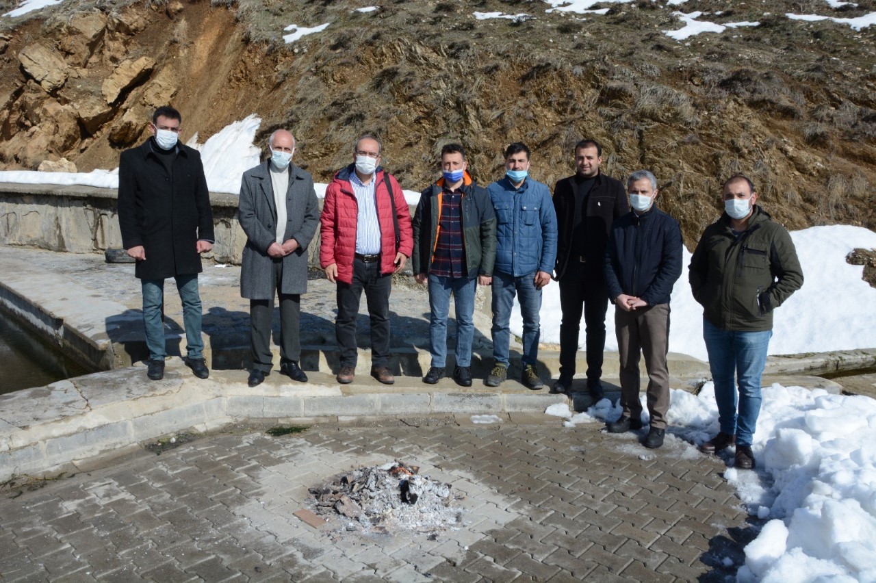 Bitlis’te Beşminare Düşünce Akademisi Derneği tarafından eksi - 15 derecede, “5. Geleneksel Altun Kalbur Kış Yüzme Şenlikleri” yapıldı.
