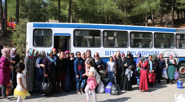 İçişleri Bakanlığınca görevlendirme yapılan Bitlis Belediyesi, sosyal belediyecilik kapsamında kentteki kadın ve çocuklar için piknik düzenledi.
