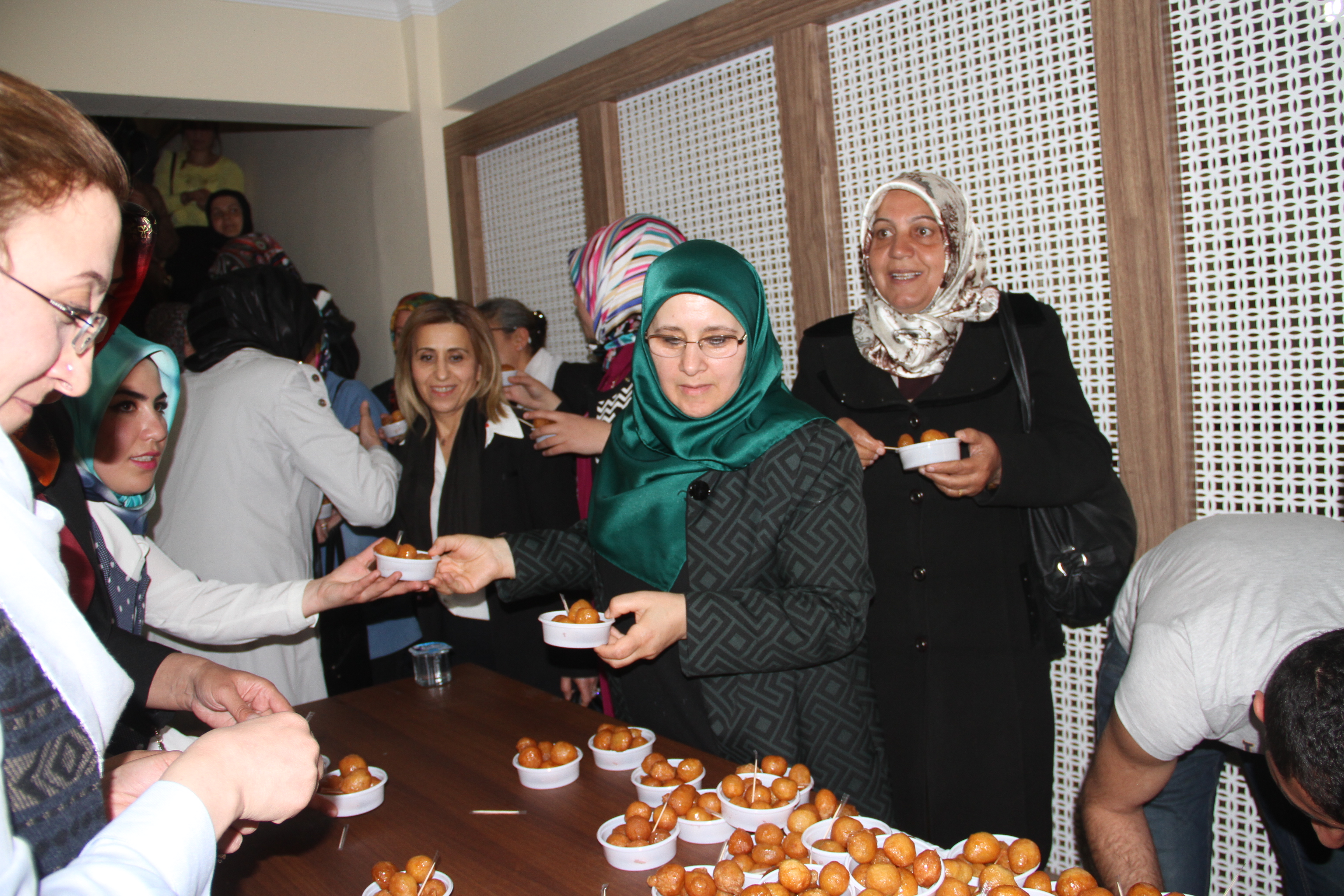 Bitlis Belediyesi öncülüğünde "Kutlum Doğum Haftası" etkinlikleri kapsamında mevlit verildi.