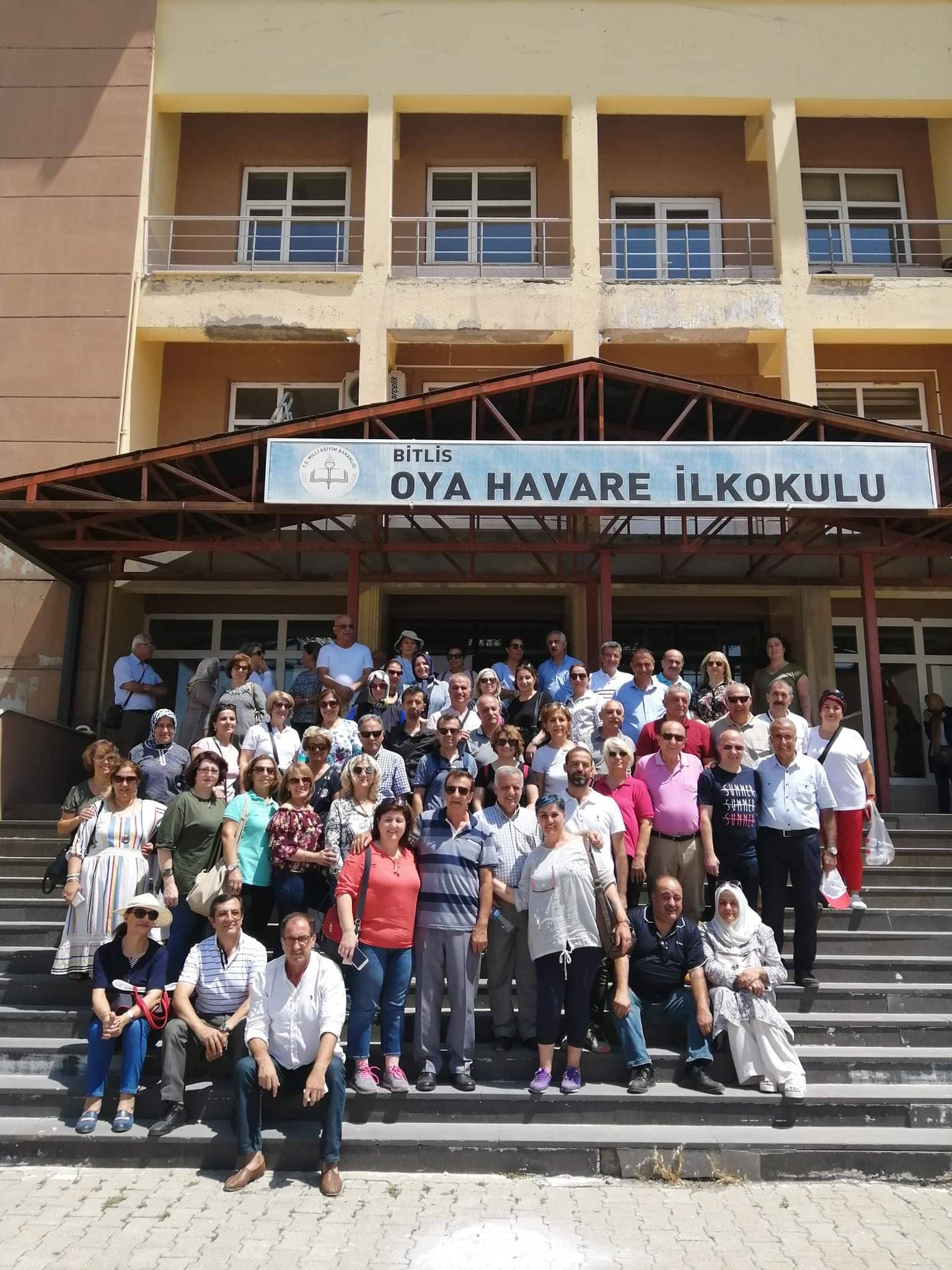 Bitlis'te BETAV'ın katkıları ve sponsorluğunda gerçekleşen "Bitlis Kenti Tarihi Fotoğraflar Sergisi" yoğun ilgi görüyor.