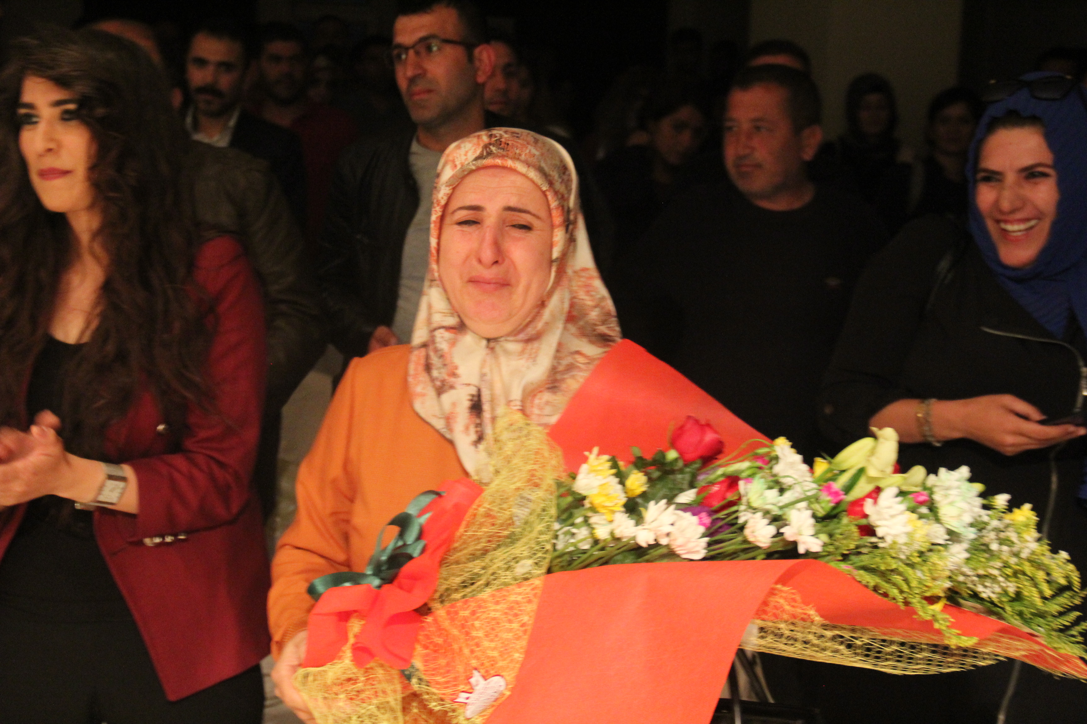 Bitlis Belediyesi’nin davetlisi olarak kentte gelen Gazeteci Hayko Bağdat, sahnelediği ”Salyongoz” adlı gösteriye, yurttaşlar yoğun ilgi gösterdi.