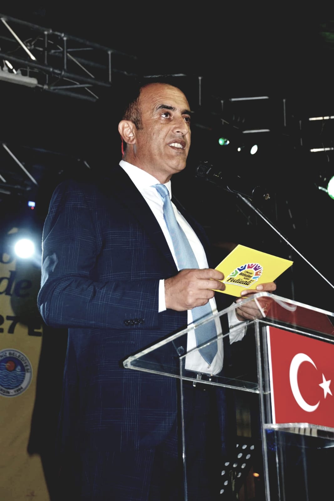 Mersin " Kardeşlik" temalı 1. Mersin Bitlisliler Kültür Festivali ile 81 ilin yöresel ürünleri Mersin'de buluşturdu. Cumhuriyet alanında gerçekleşen festival 27 ekim'e kadar açık kalacak.