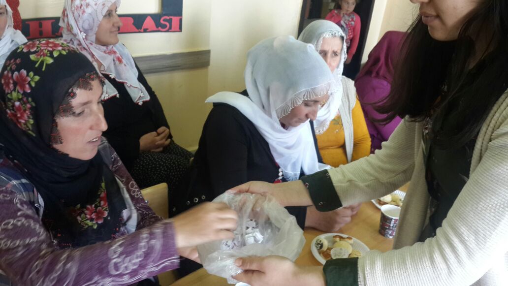 Bitlis’in Güroymak İlçesine bağlı Özkavak köyü ilköğretim okulu tarafından Anneler Günü etkinliği düzenlendi.