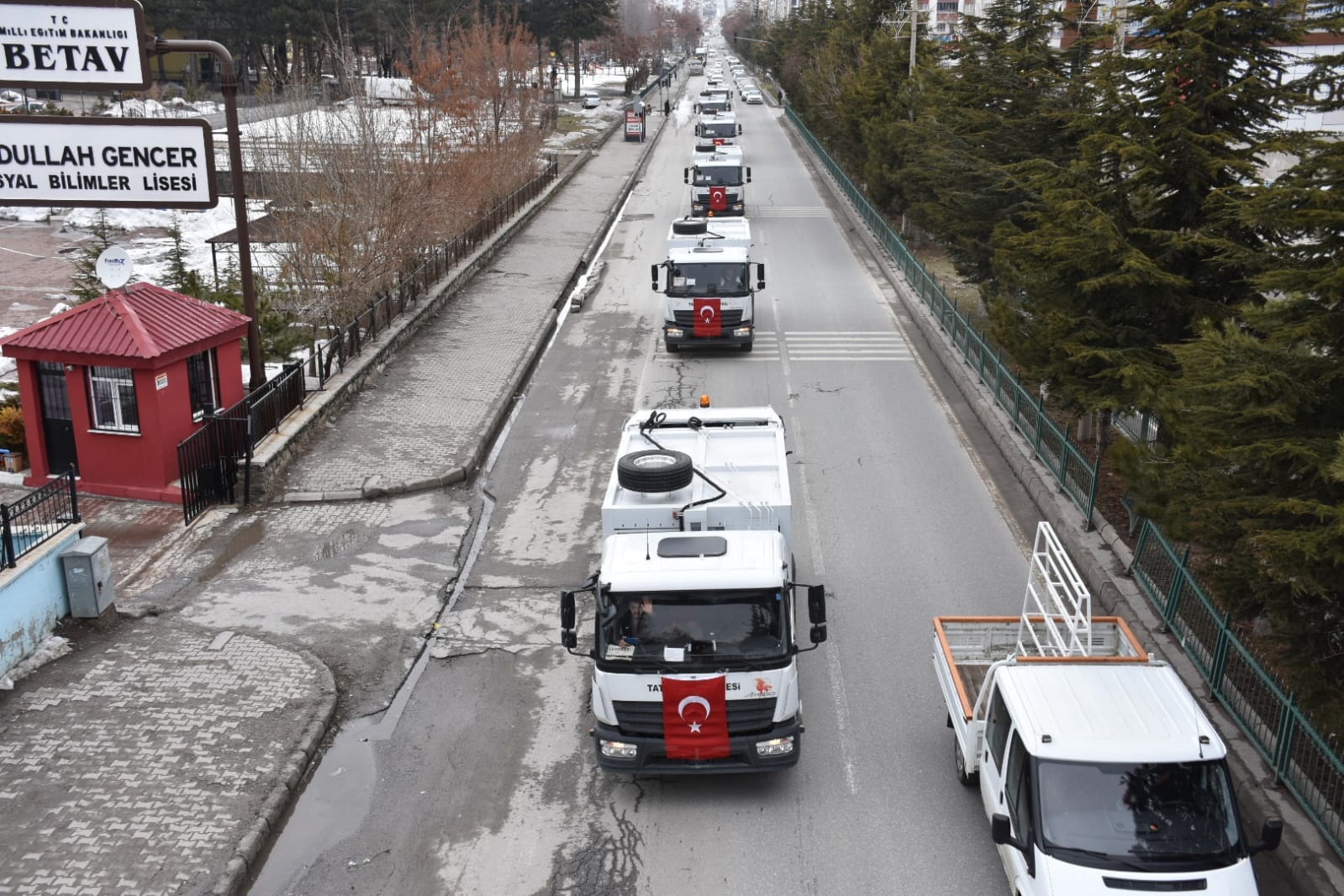 Bitlis'in Tatvan Belediyesi tarafından ilçeye kazandırılan çöp kamyonları için belediye saha amirliğinde tanıtım yapıldı.
