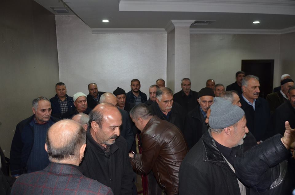Tatvan ilçe merkezindeki Tatvan kardelen otelin konferans salonunda düzenlenen barış töreninde Kur’an-ı Kerim okutuldu ve dualar edildi.
