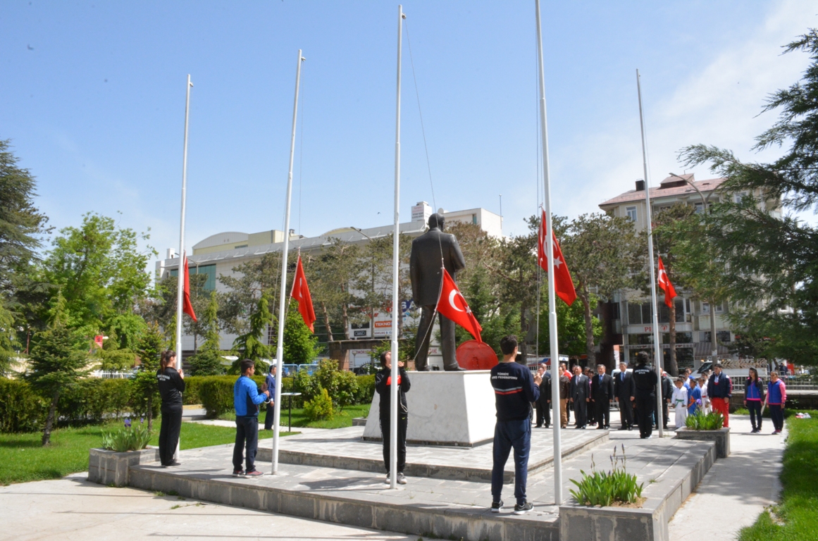 Tatvan ilçesinde 19 Mayıs Atatürk’ü Anma Gençlik ve Spor Bayramı kapsamında düzenlenecek olan “Gençlik Haftası” etkinlikleri başladı.