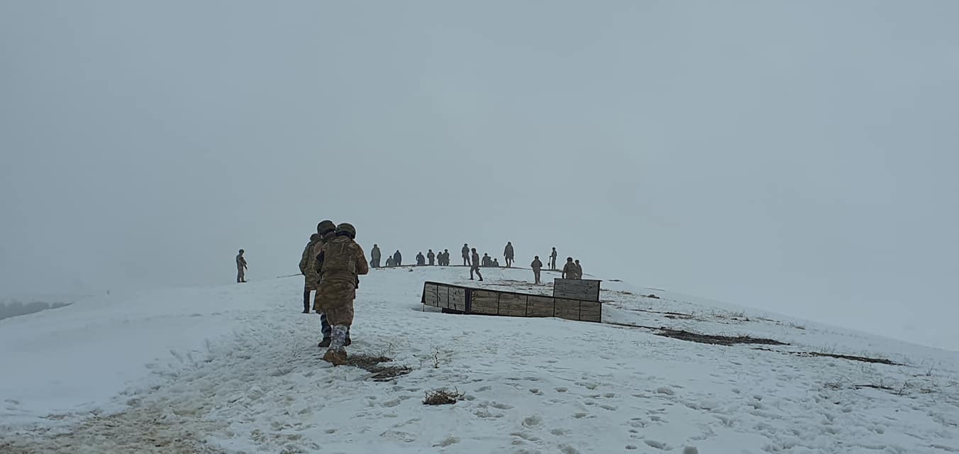 Tatvan kırsalında kaza kırıma uğrayan askeri helikopterde bulunan 10 asker şehit oldu, 4 asker yaralandı.

