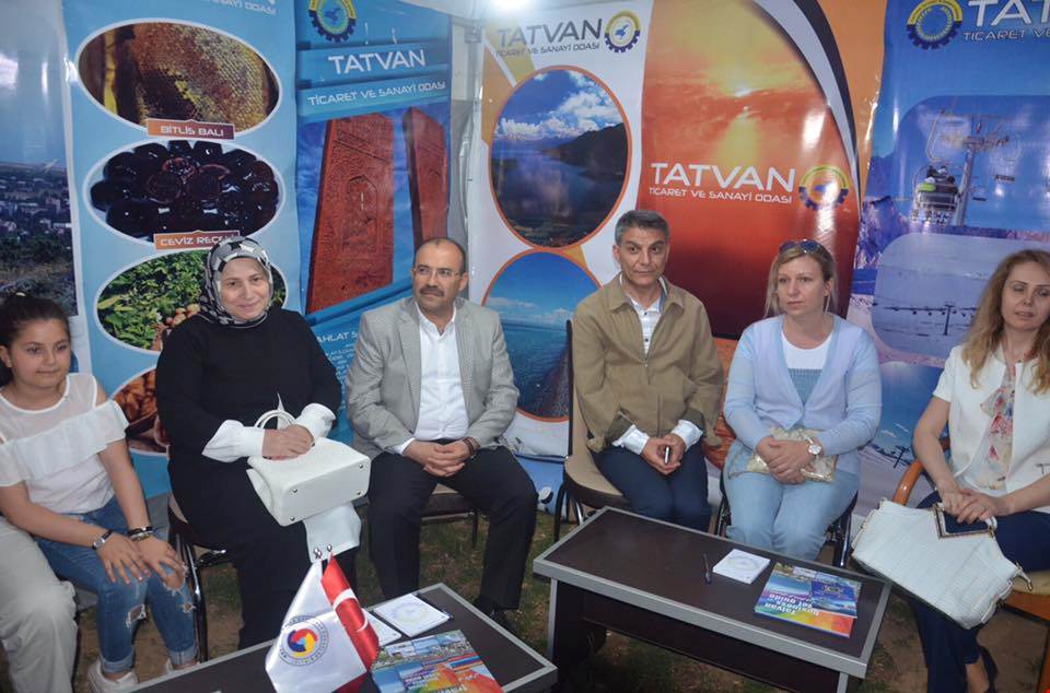 Tatvan ilçesinde bu yıl 49.’su düzenlenen Tatvan Doğu Anadolu Kültür ve Sanat Festivali başladı.