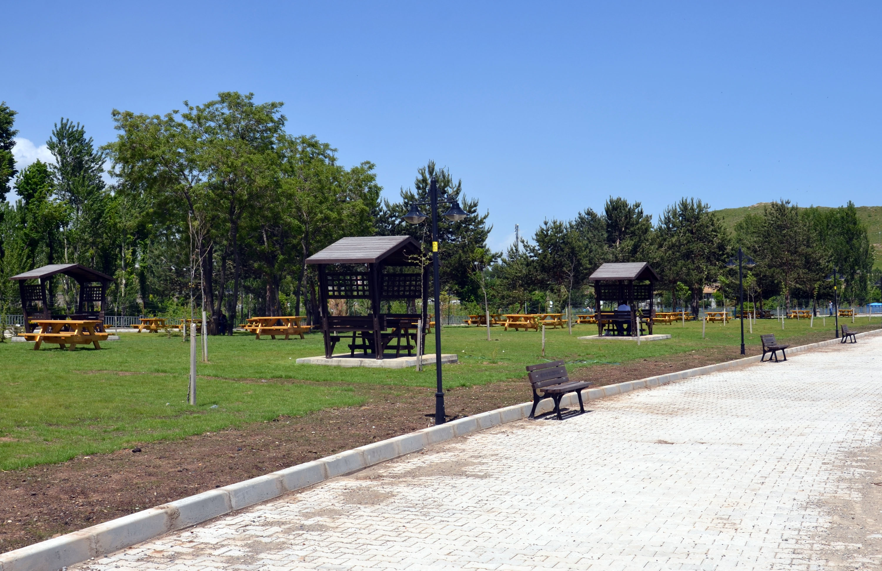 Tatvan Van Gölü Feribot İşletmesi Müdürlüğü yanında kurulan “Feribot Parkı” ilçe merkezine güzellik kattı.
