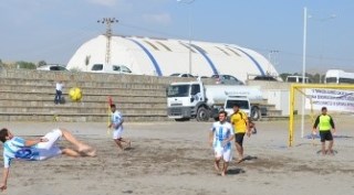 Adilcevaz'da Plaj Futbolu Şampiyonu Mutki Spor oldu