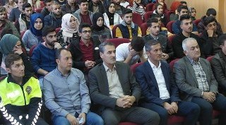 Adilcevaz'da Trafik ve Yaya Önceliği konulu konferans düzenlendi
