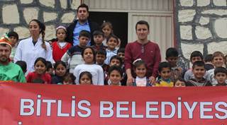 Bitlis Belediyesi Köy Çocuklarını Tiyatro İle Buluşturuyor