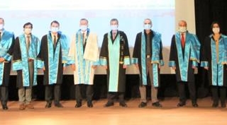 Bitlis Eren Üniversitesinde Akademik Cübbe Giyme Töreni Düzenlendi