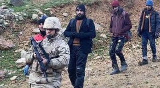 Bitlis'te 99 düzensiz göçmen ve 6 organizatör yakalandı