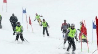Bitlis'te Alp Disiplini İl Birinciliği kayak yarışması düzenlendi