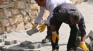 Bitlis'te asfalt ve kilitli parke çalışmaları