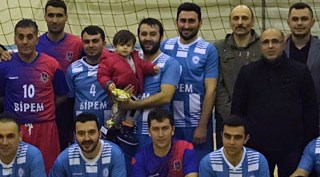 Bitlis'te kurumlar arası voleybol turnuvası sona erdi