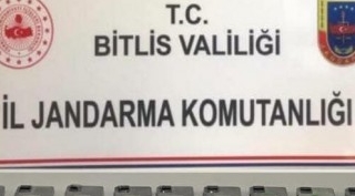 Bitlis'te otomobilde 22 kaçak cep telefonu ele geçirildi
