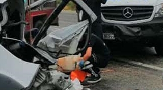 Bitlis'te tır ve kamyonetin çarpıştığı kazada 2 kişi hayatını kaybetti