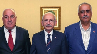 Gölbaşı Belediye Başkanı Avunç CHP’ye geçti rozetini Kemal Kılıçdaroğlu taktı!