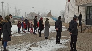 Güroymak'taki okullarda bayrak töreni düzenlendi