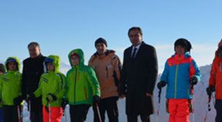 Kaymakamlık bünyesinde öğrencilere kayak eğitimi verilecek