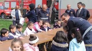 Minik Öğrencilerden Bitlis İtfaiye Müdürlüğünü Ziyaret