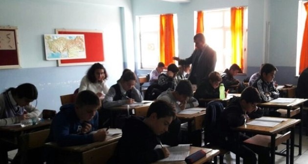 Adilcevaz'da öğrenciler teog deneme sınavına girdi