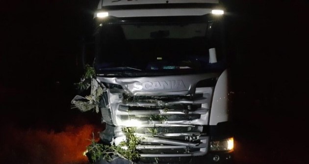 Adilcevaz'da Tır traktöre arkadan çarptı 1 kişi hayatını kaybetti