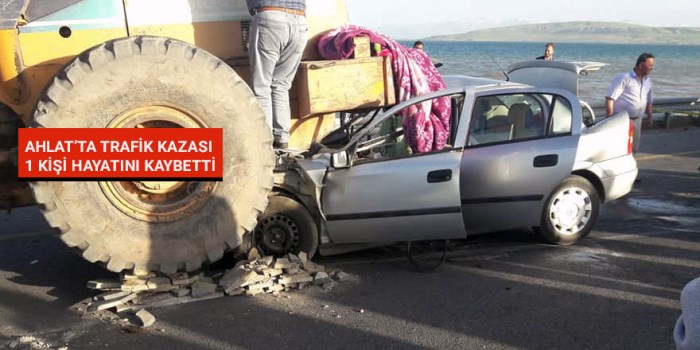 Ahlat'ta iş makinesine çarpan otomobilin sürücüsü öldü