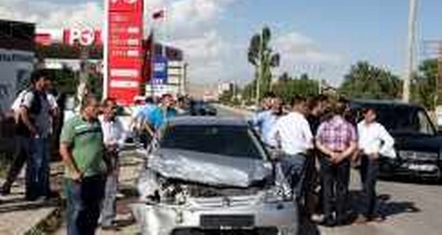 Ahlat’ta Trafik Kazası: 2 Yaralı