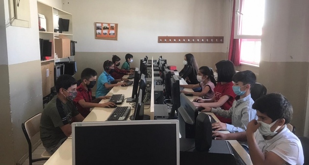 AssisTT’ten Bitlis’teki 22 okula 200 bilgisayar