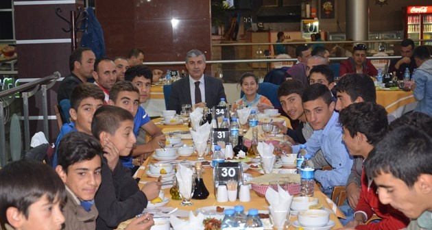 Başkan Aksoy, Tatvan 1514 spor oyuncuları ile bir araya geldi