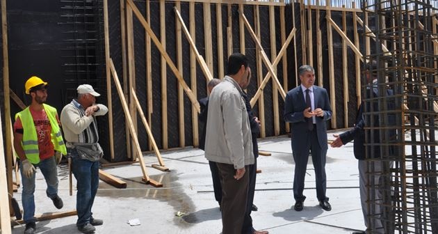 Başkan Aksoy yeni belediye binası inşaatında incelemelerde bulundu